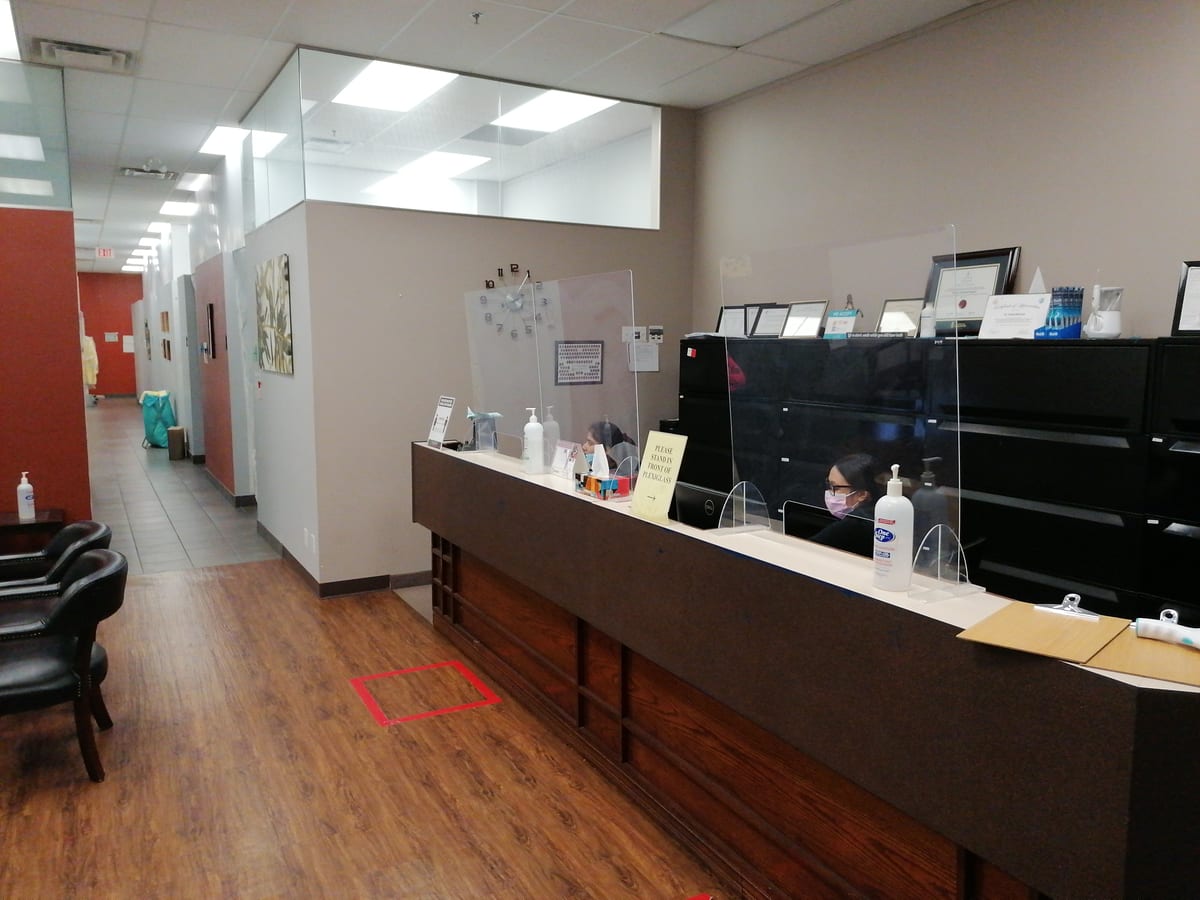The Dentistry on the Mountain reception desk and waiting chairs